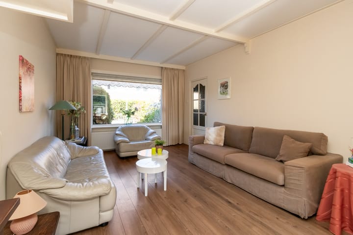Tussenwoning te koop: B. van Rooijenstraat 90, Naarden