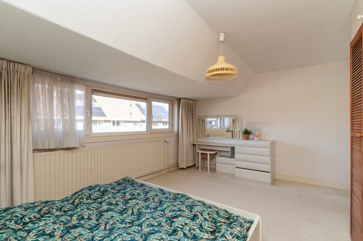 Tussenwoning te koop: B. van Rooijenstraat 90, Naarden