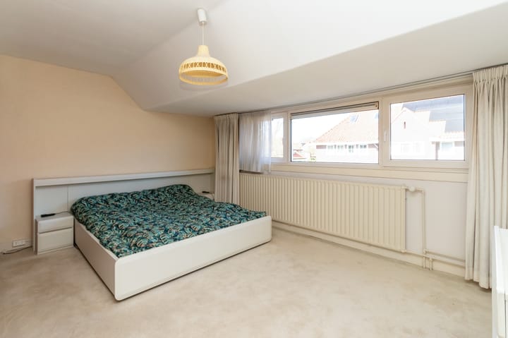 Tussenwoning te koop: B. van Rooijenstraat 90, Naarden