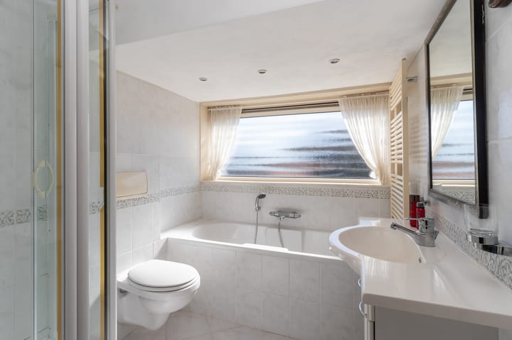 Tussenwoning te koop: B. van Rooijenstraat 90, Naarden
