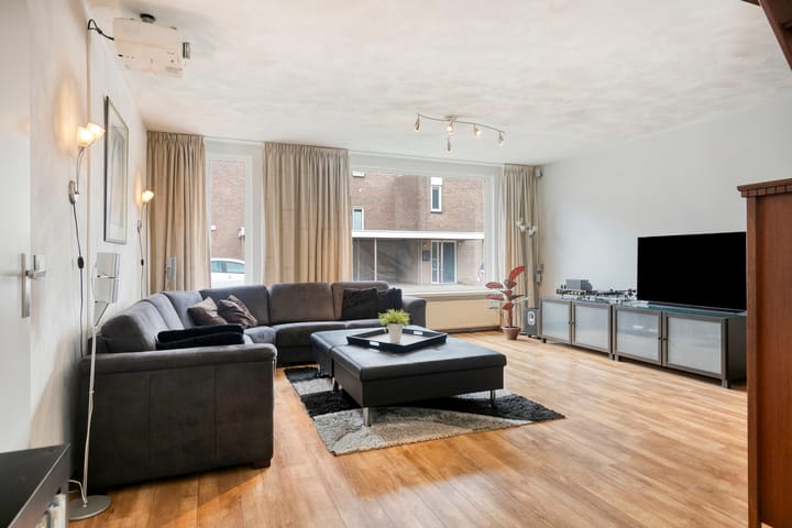 Tussenwoning te koop: Cherbourglaan 22, Eindhoven
