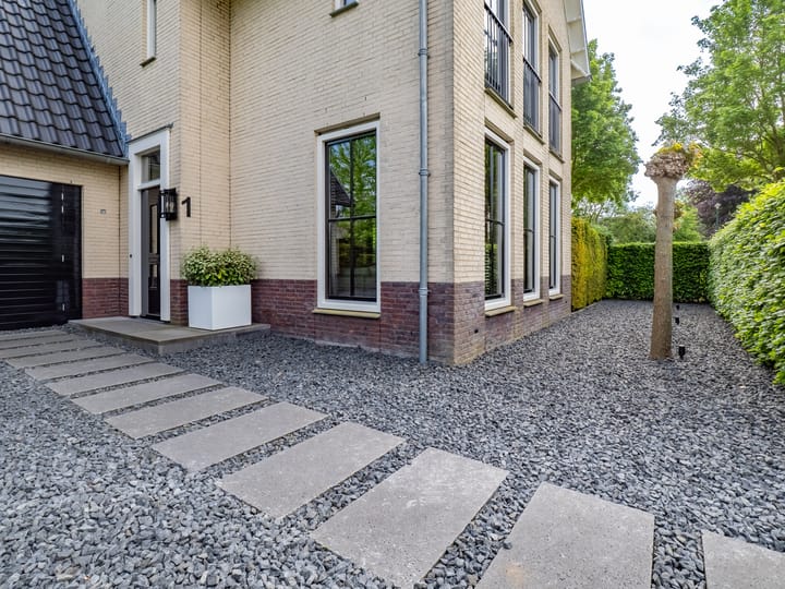 Photo 4 of Cascademuur 1