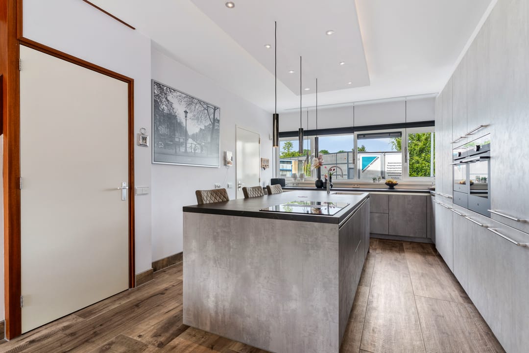 Luxury Combined Living and Working Property Near Almere Muziekwijk Station — 16
