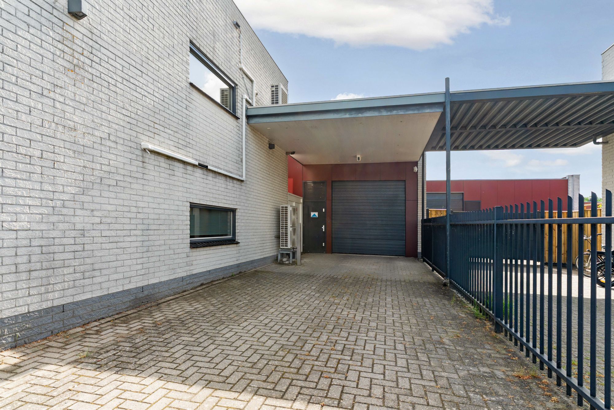 Luxury Combined Living and Working Property Near Almere Muziekwijk Station — 45