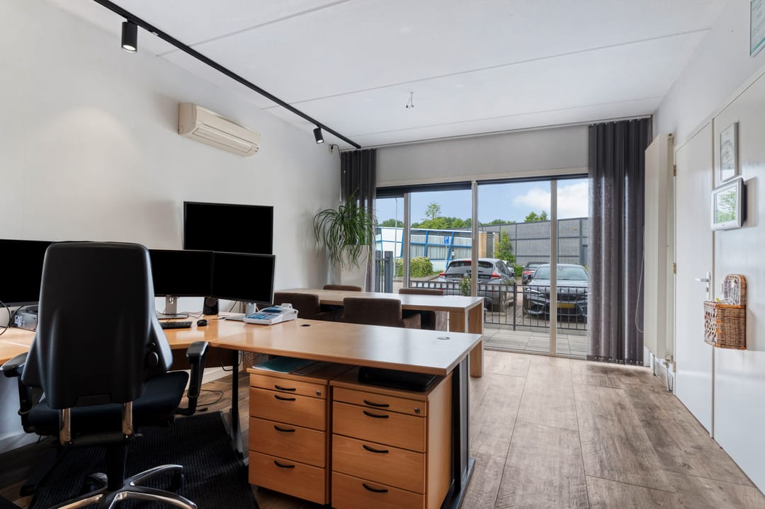 Luxury Combined Living and Working Property Near Almere Muziekwijk Station — 28