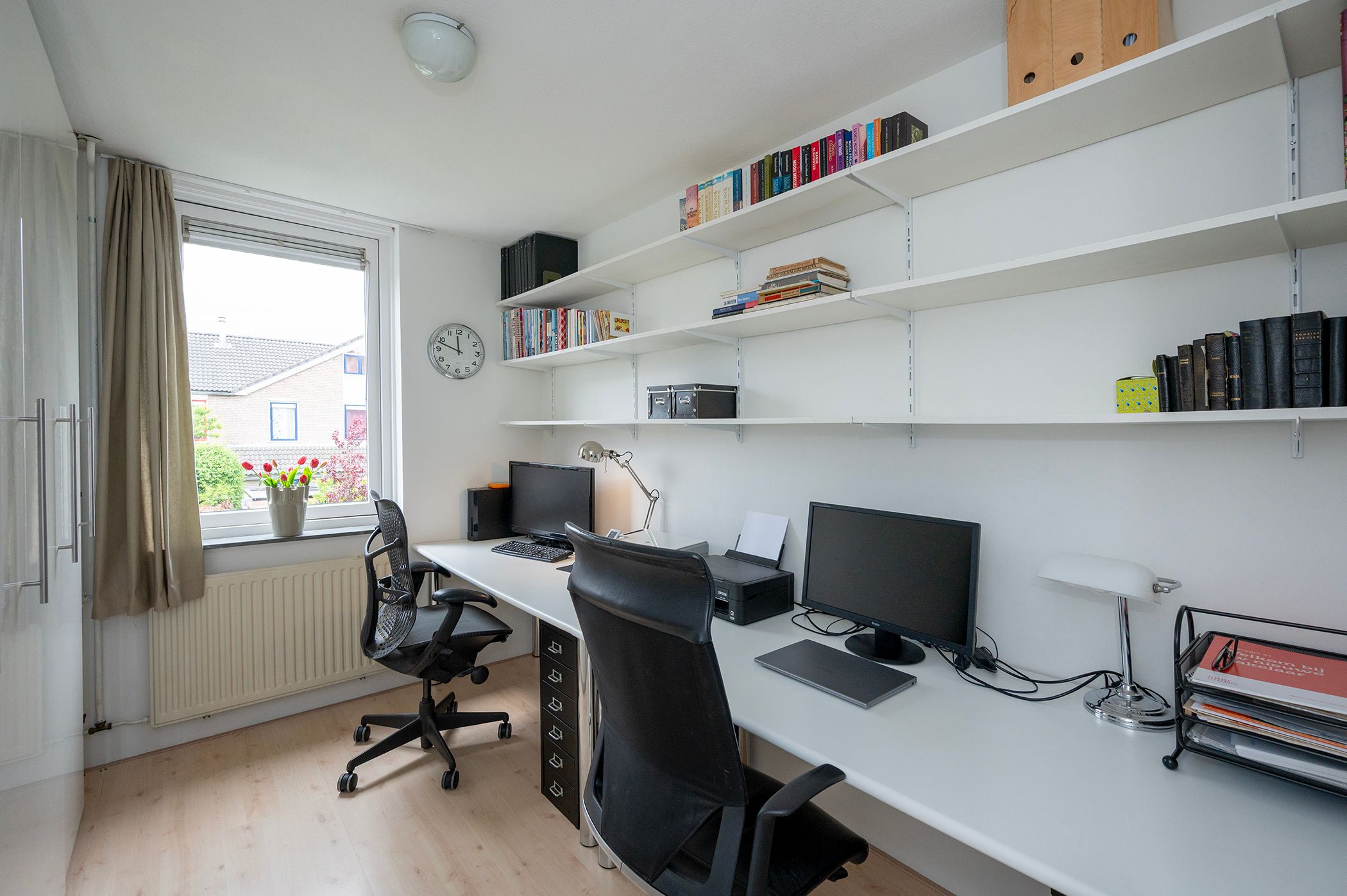 Spacious semi-detached family home with five bedrooms, garage and sunny south-facing garden in Muziekwijk Almere — 21