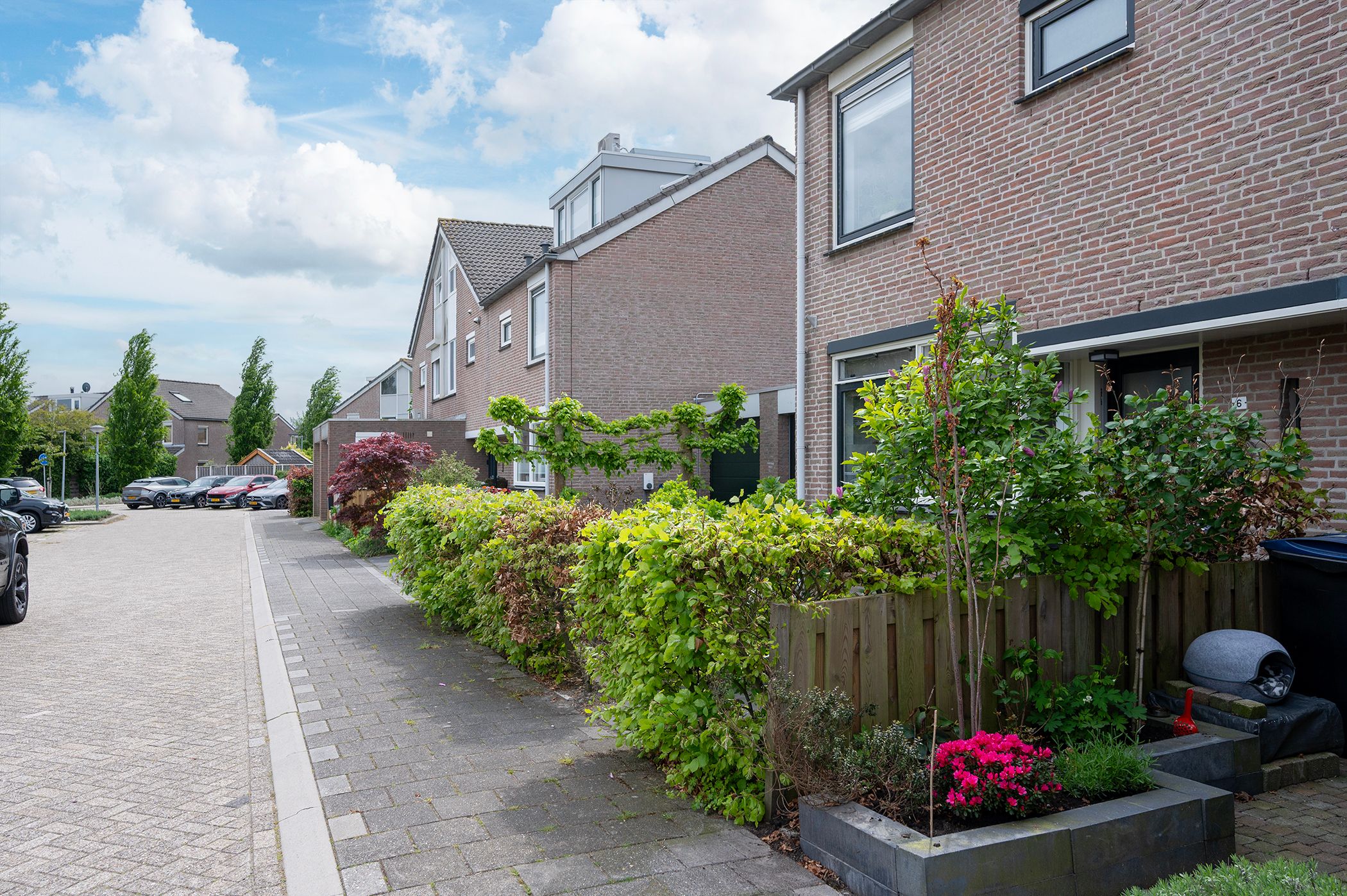 Spacious semi-detached family home with five bedrooms, garage and sunny south-facing garden in Muziekwijk Almere — 42