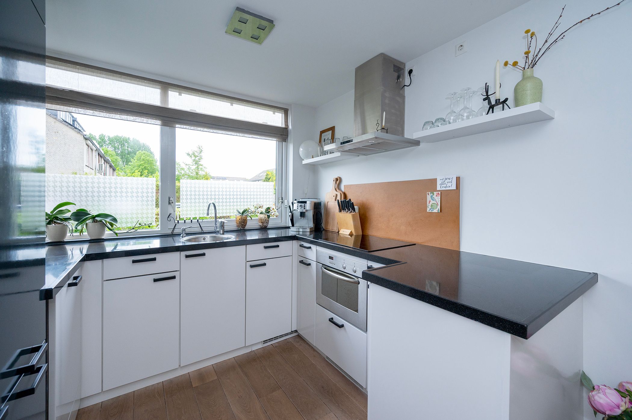 Spacious semi-detached family home with five bedrooms, garage and sunny south-facing garden in Muziekwijk Almere — 15