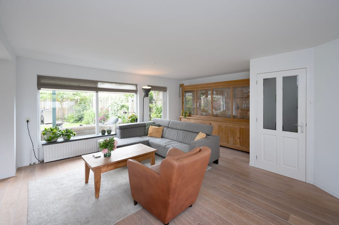Spacious semi-detached family home with five bedrooms, garage and sunny south-facing garden in Muziekwijk Almere — 17