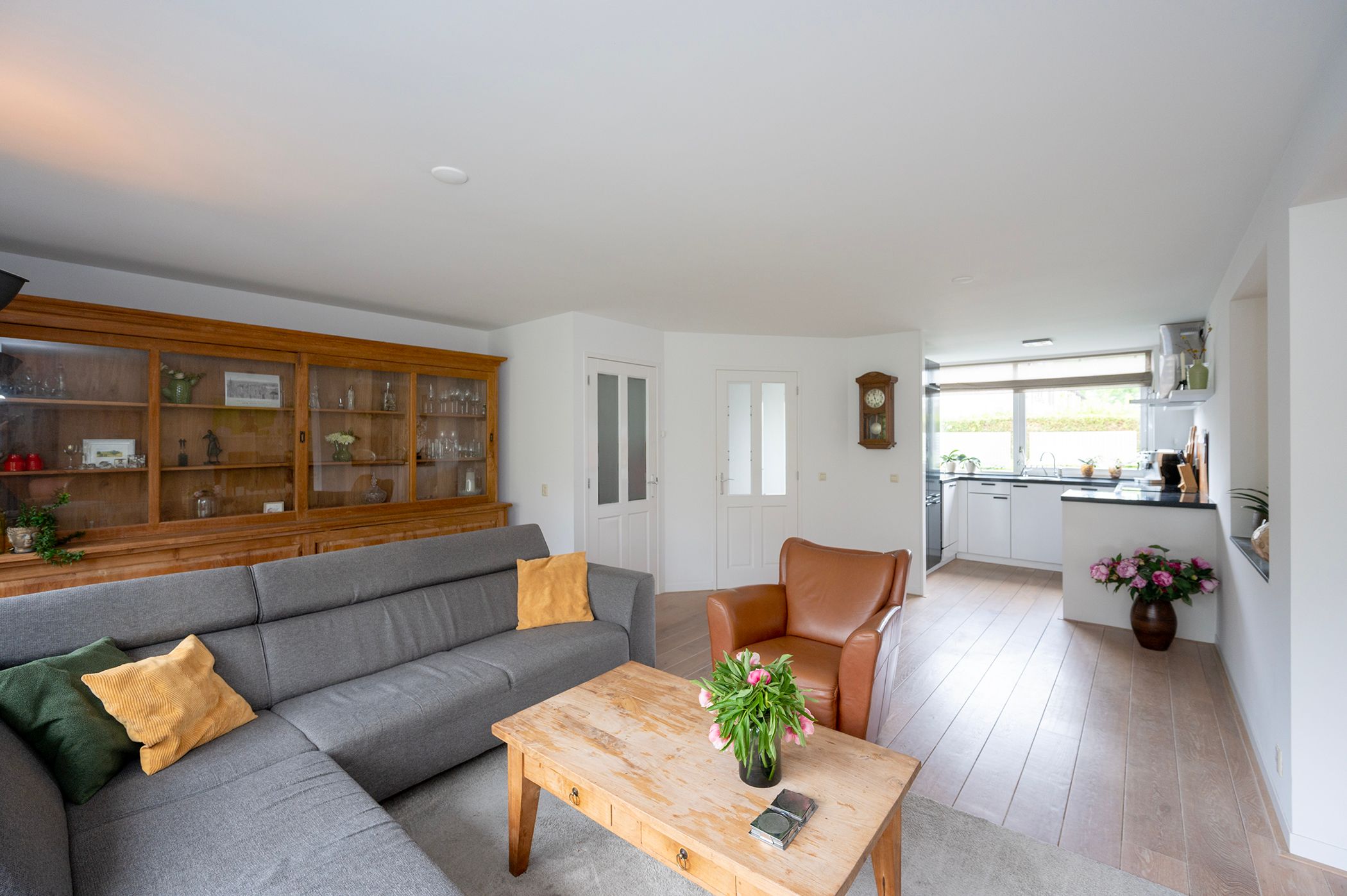 Spacious semi-detached family home with five bedrooms, garage and sunny south-facing garden in Muziekwijk Almere — 9