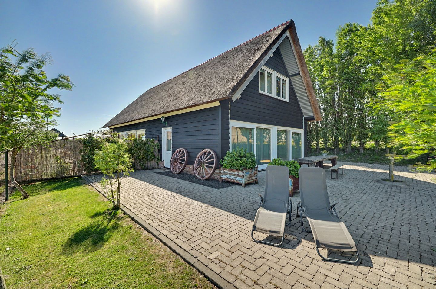 View photo 2 of Boomdijk 2