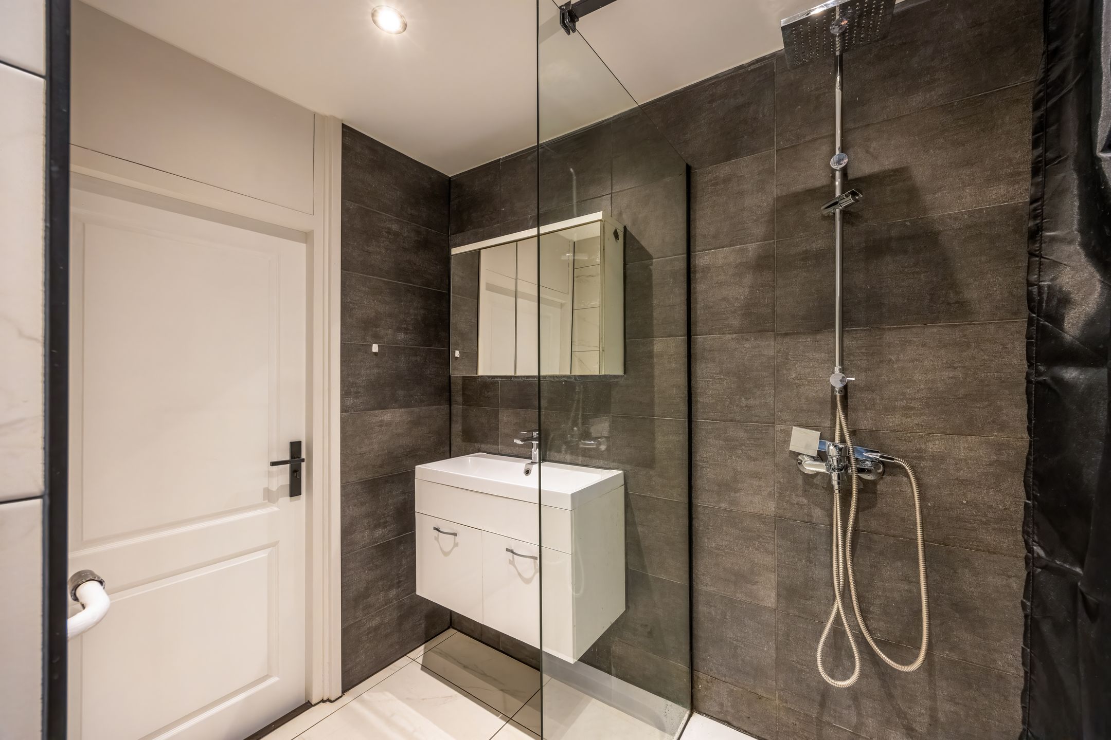 Modern three room apartment with lift and south facing balcony in Hilversum — 33