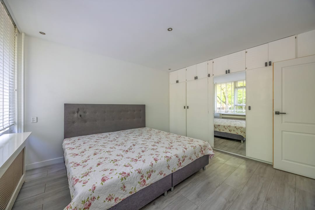Modern three room apartment with lift and south facing balcony in Hilversum — 22