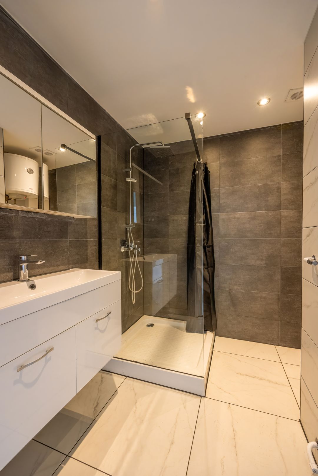Modern three room apartment with lift and south facing balcony in Hilversum — 32