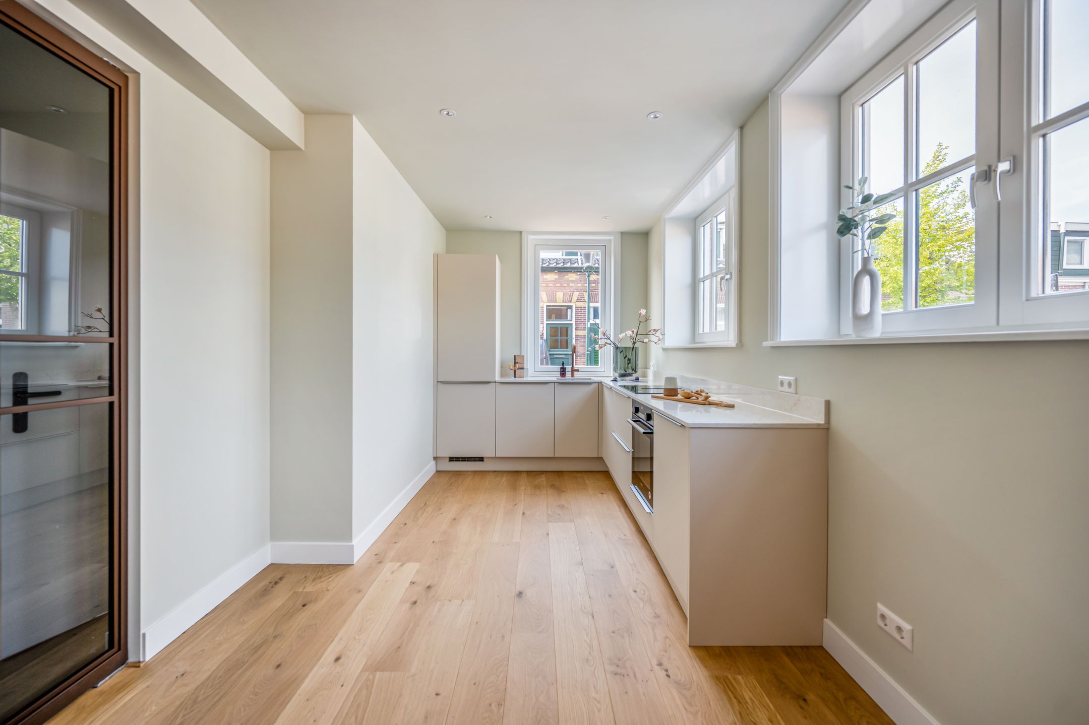 Photo 12 of Warmoesstraat 120