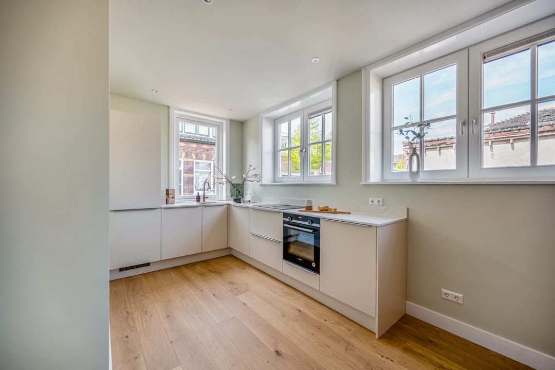 Photo 11 of Warmoesstraat 120