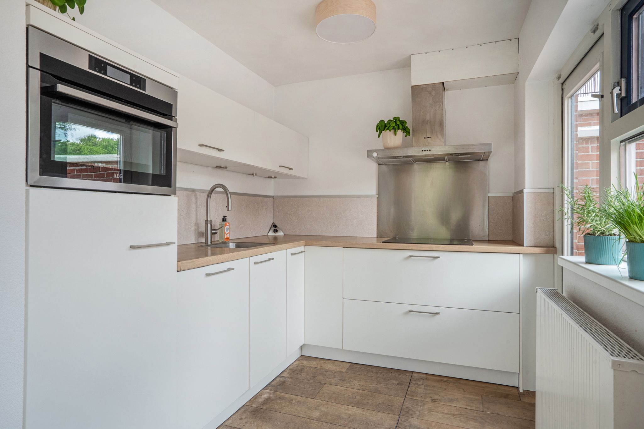 Photo 21 of van Heuven Goedhartlaan 13