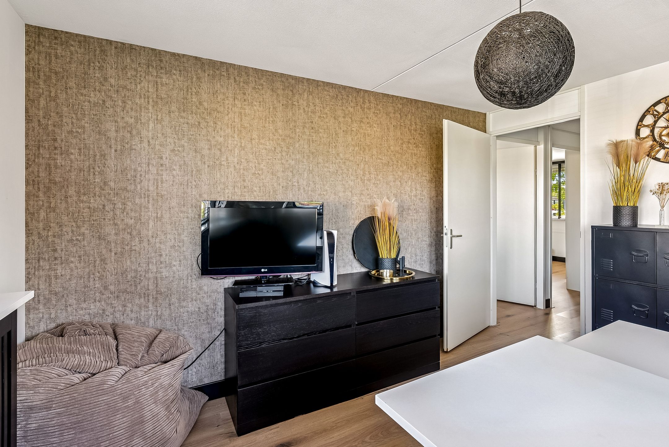 Spacious Corner Home with 1930s Character in Family-Friendly De Landerijen — 33