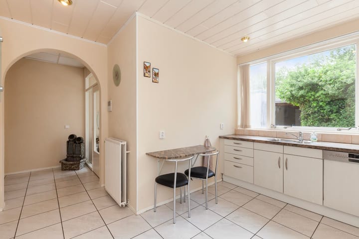Twee-onder-één-kap te huur: Buitenwatersloot 343A, Delft