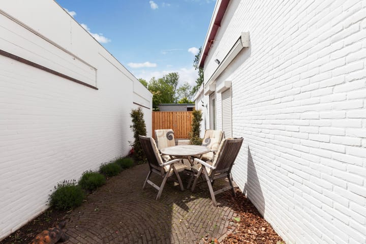 Twee-onder-één-kap te huur: Buitenwatersloot 343A, Delft