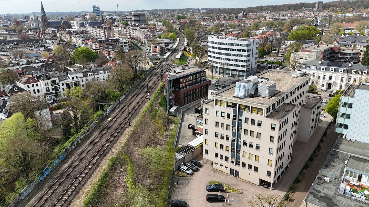 Bekijk foto 1 van Velperweg 10