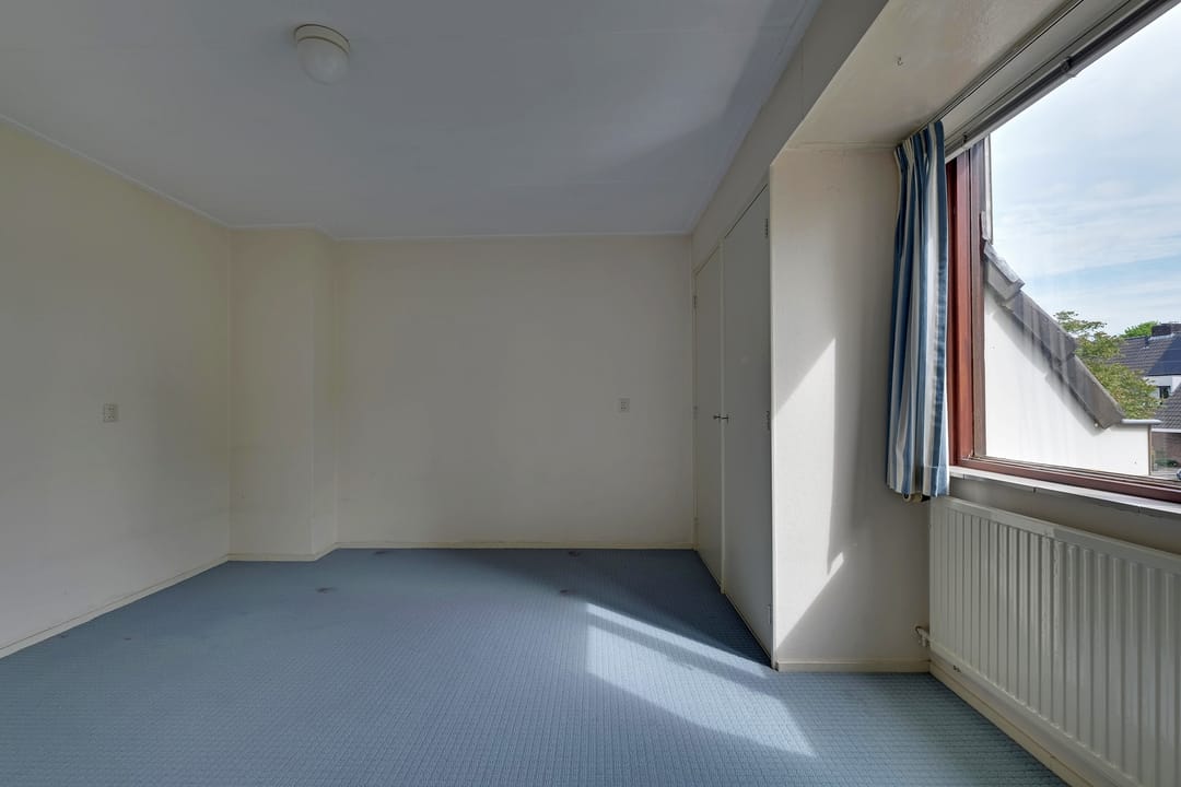 Spacious Terraced Home with Extension Potential and Deep Southwest-Facing Garden — 23