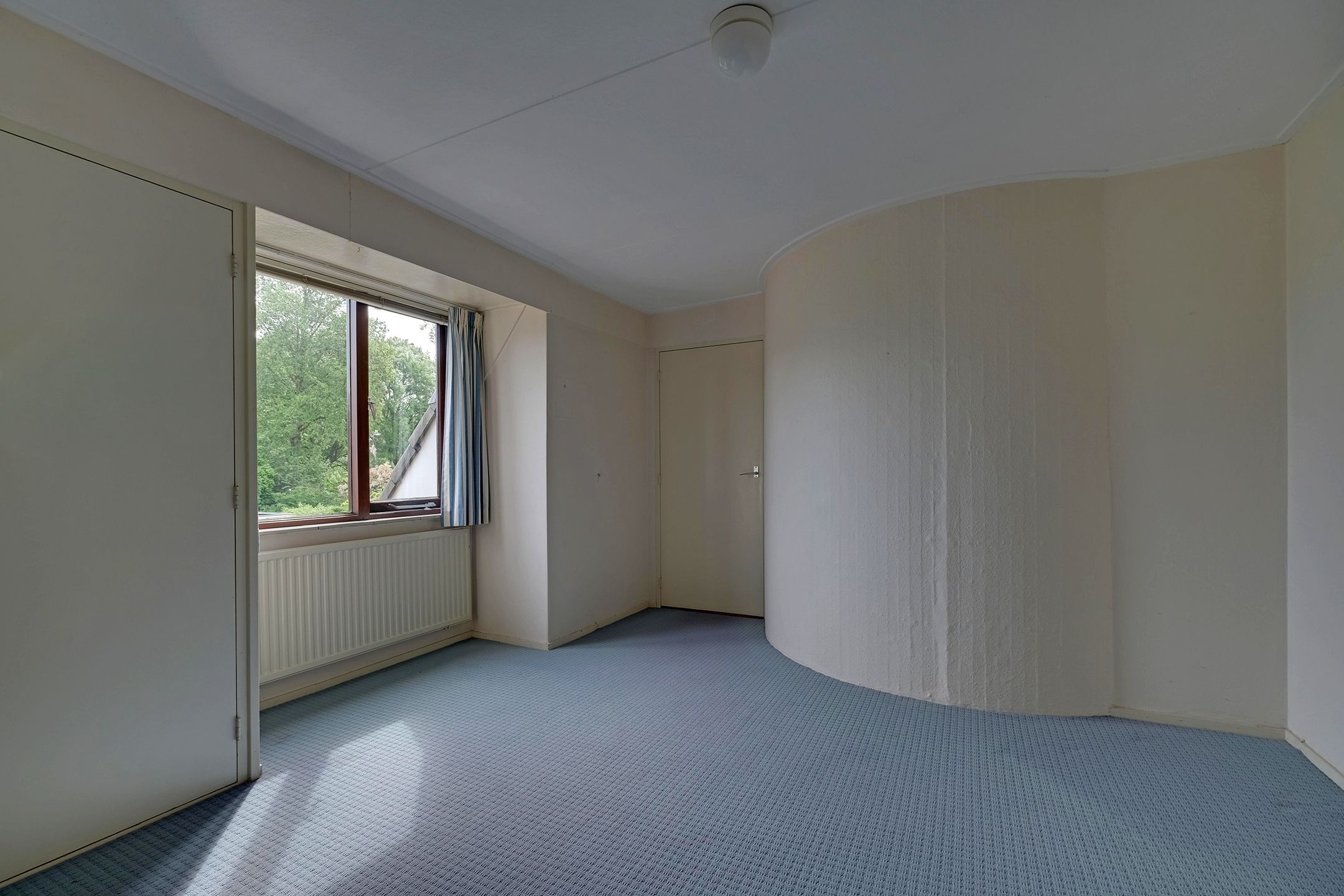 Spacious Terraced Home with Extension Potential and Deep Southwest-Facing Garden — 24