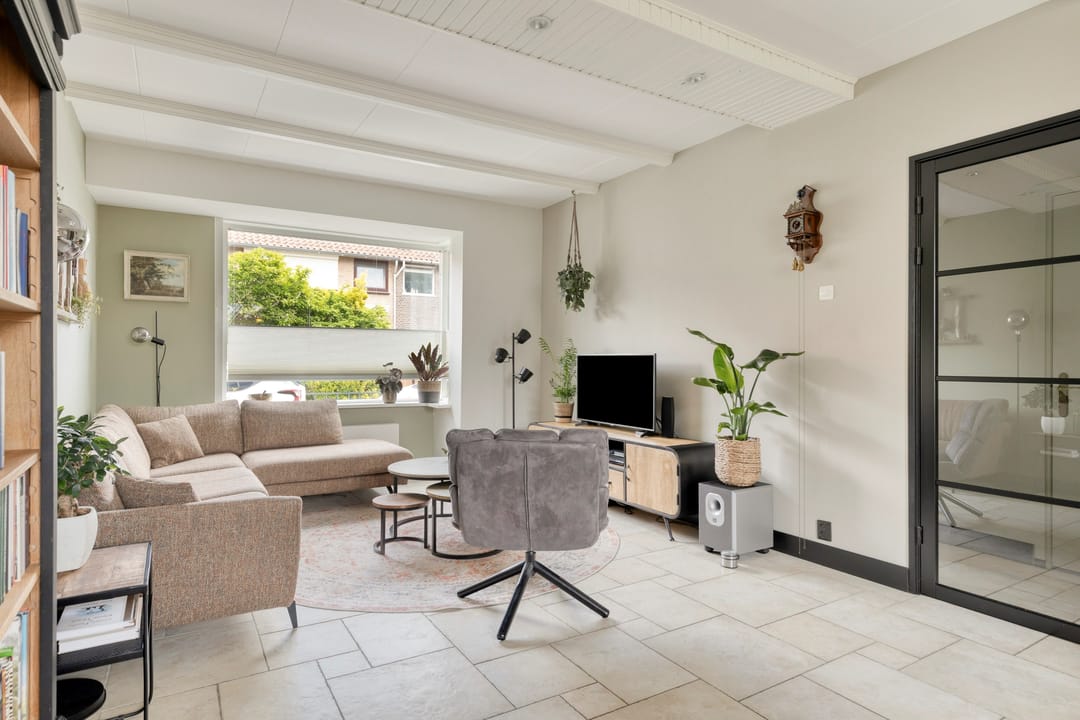 Turn-key family home with 10 solar panels and sunny west-facing garden in Pernis — 11