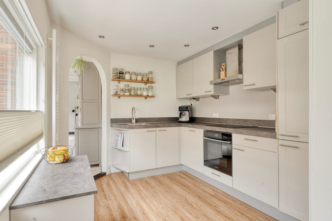 Turn-key family home with 10 solar panels and sunny west-facing garden in Pernis — 16