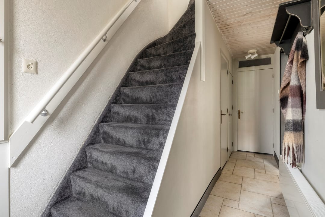 Turn-key family home with 10 solar panels and sunny west-facing garden in Pernis — 8