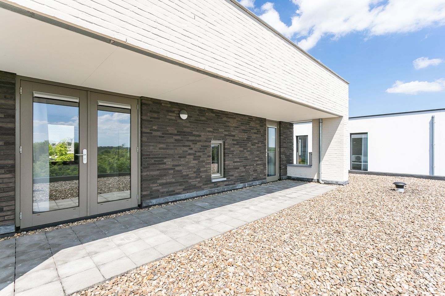 Luxury Life-Proof Detached Home Built in 2021 with Panoramic Roof Terrace and Sunlit Garden — 25