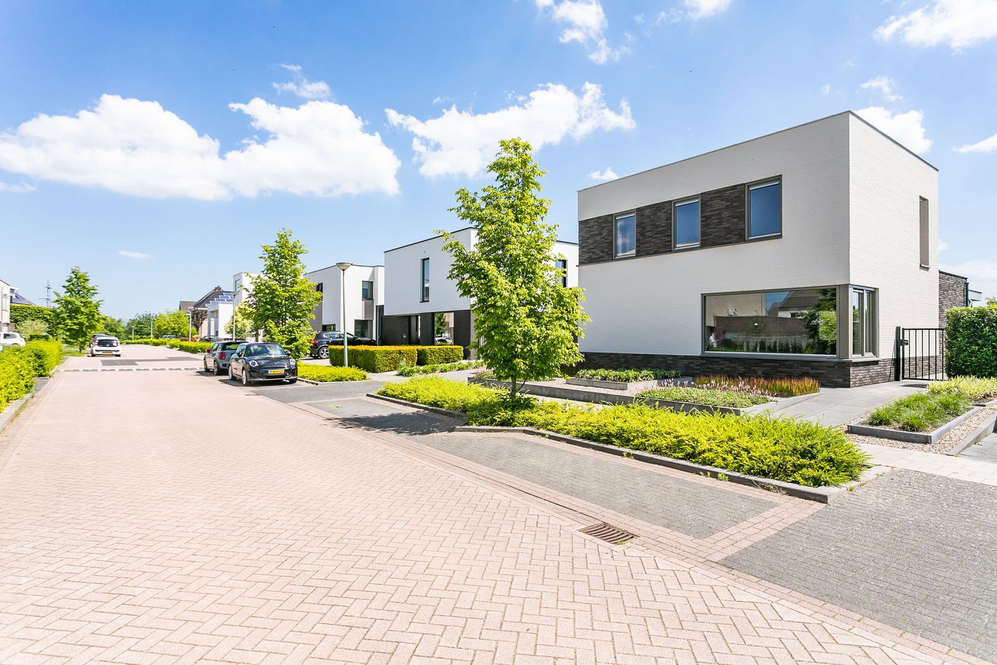 Luxury Life-Proof Detached Home Built in 2021 with Panoramic Roof Terrace and Sunlit Garden — 34