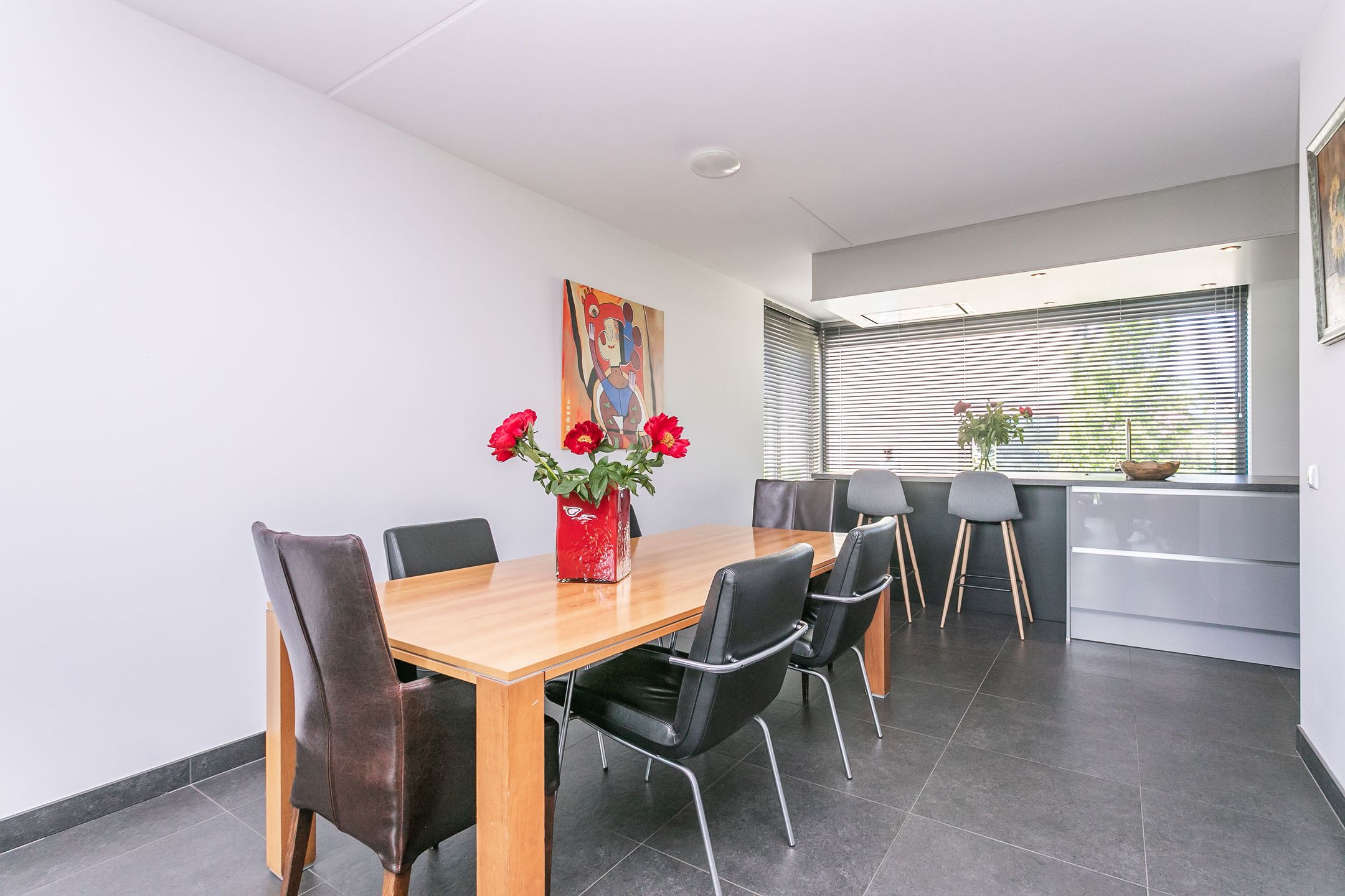 Luxury Life-Proof Detached Home Built in 2021 with Panoramic Roof Terrace and Sunlit Garden — 9