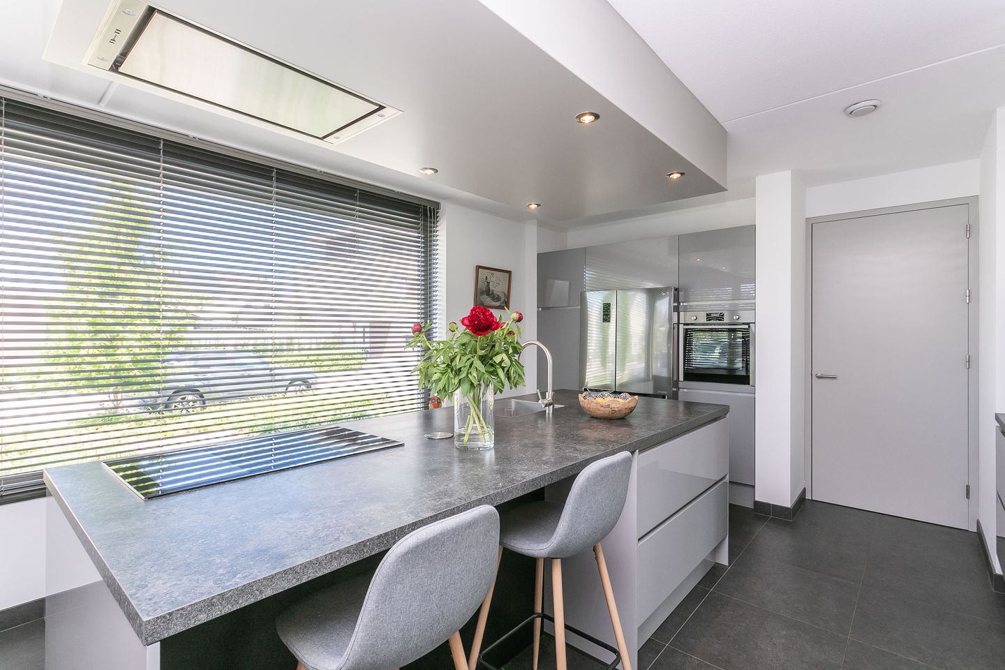 Luxury Life-Proof Detached Home Built in 2021 with Panoramic Roof Terrace and Sunlit Garden — 10