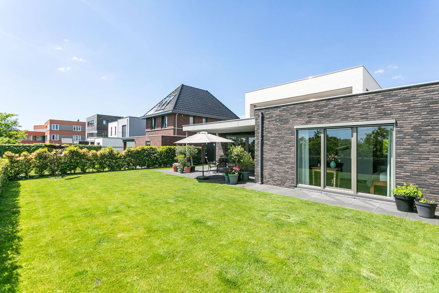 Luxury Life-Proof Detached Home Built in 2021 with Panoramic Roof Terrace and Sunlit Garden — 29