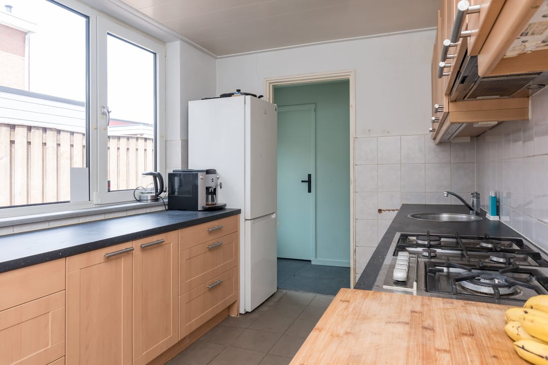 Bright terraced house with sunny garden and spacious attic potential — 16