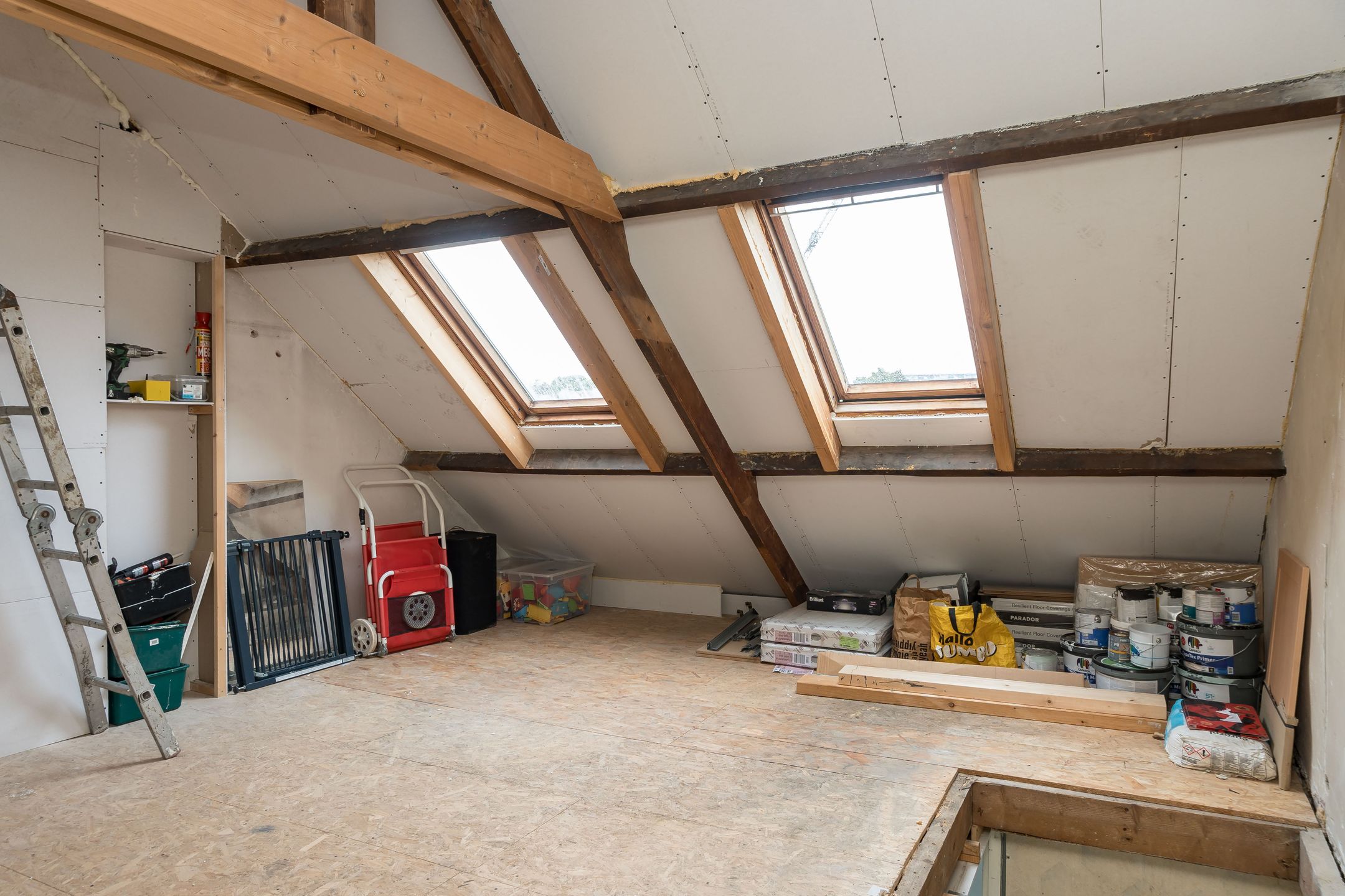 Bright terraced house with sunny garden and spacious attic potential — 30