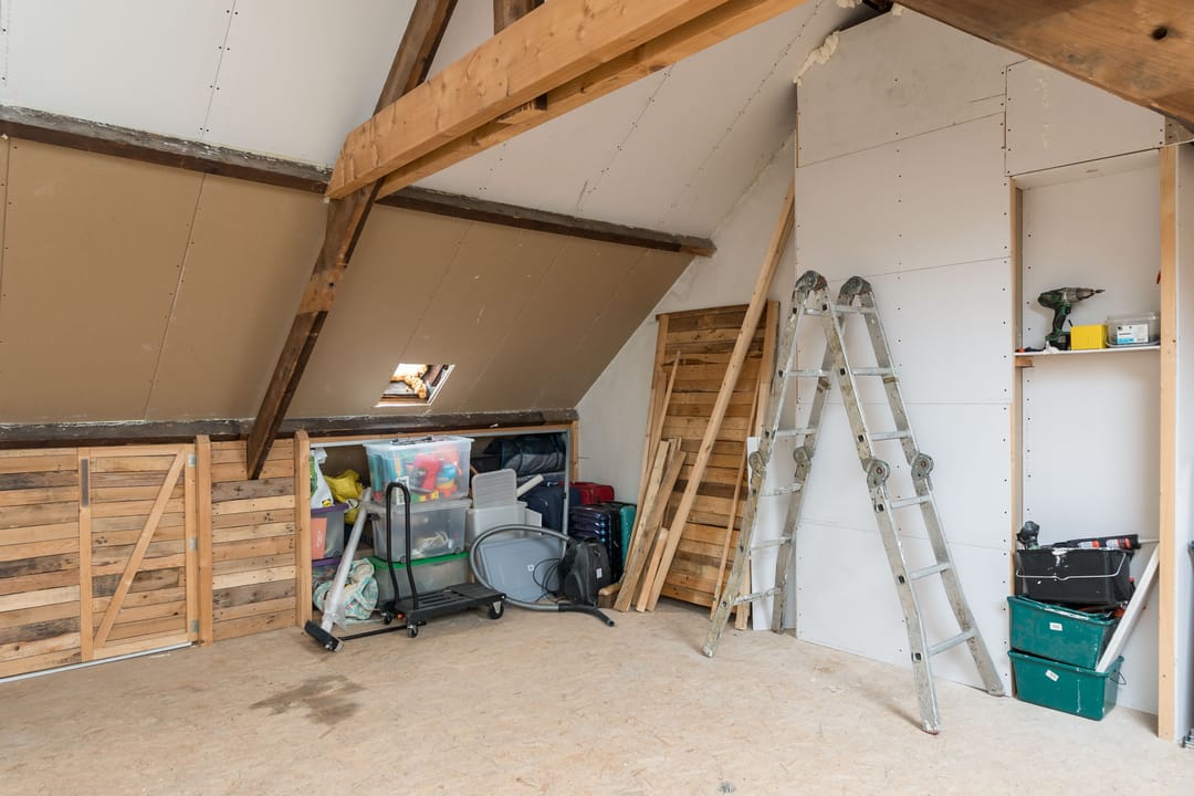 Bright terraced house with sunny garden and spacious attic potential — 31