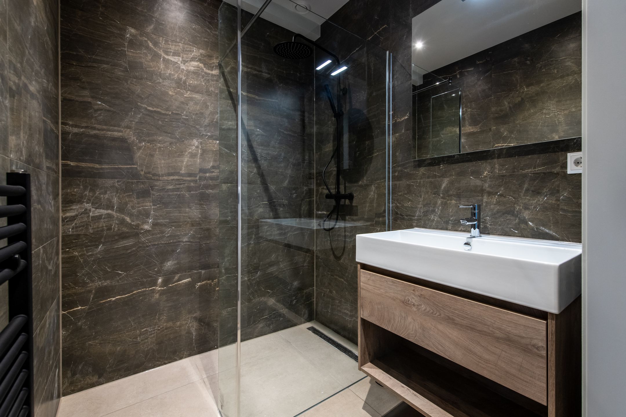Renovated Ground Floor Apartment with Energy Label A+ and Indoor Terrace — 18