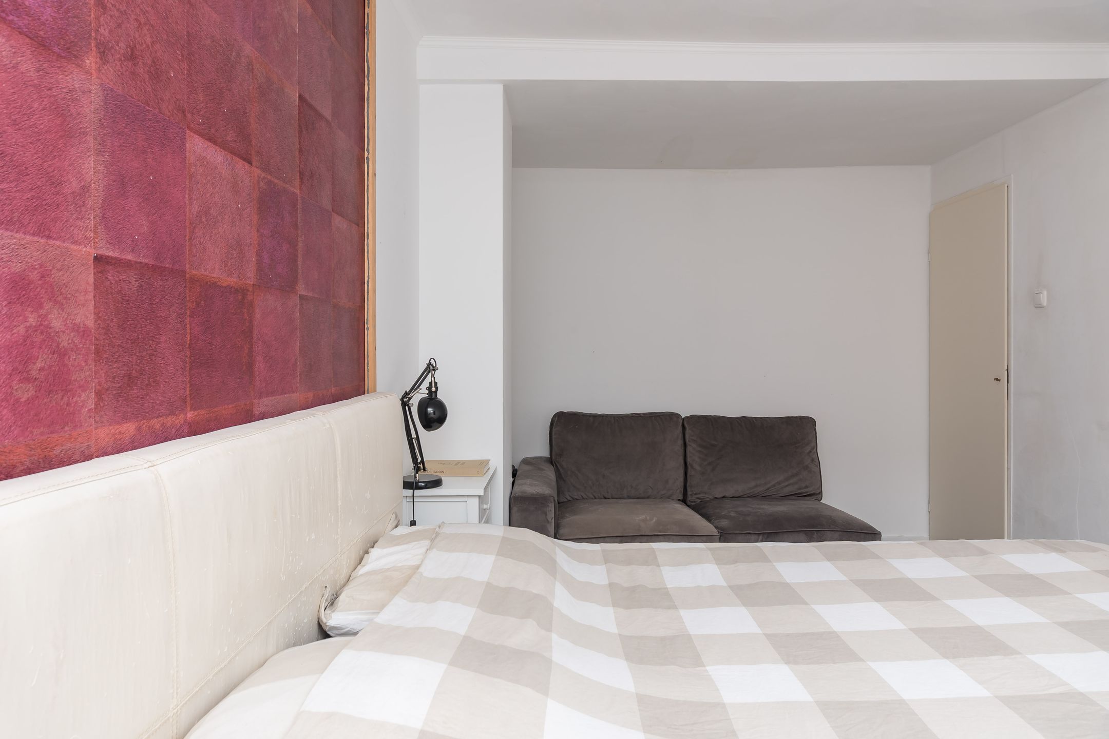 Bright terraced house with sunny garden and spacious attic potential — 24