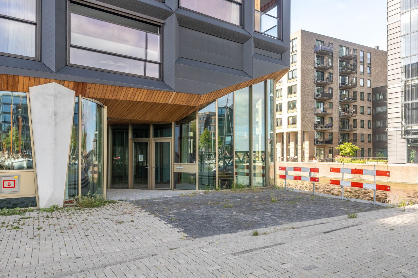 Bekijk foto 2 van Krijn Taconiskade 567