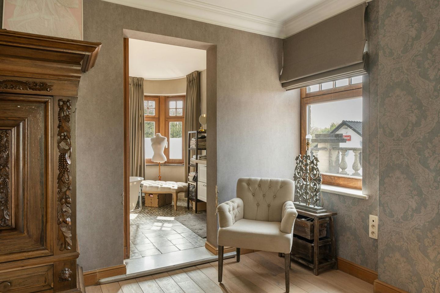 Historic 'Le Petit Chateau' Mansion with Luxury Amenities in Opglabbeek — 10