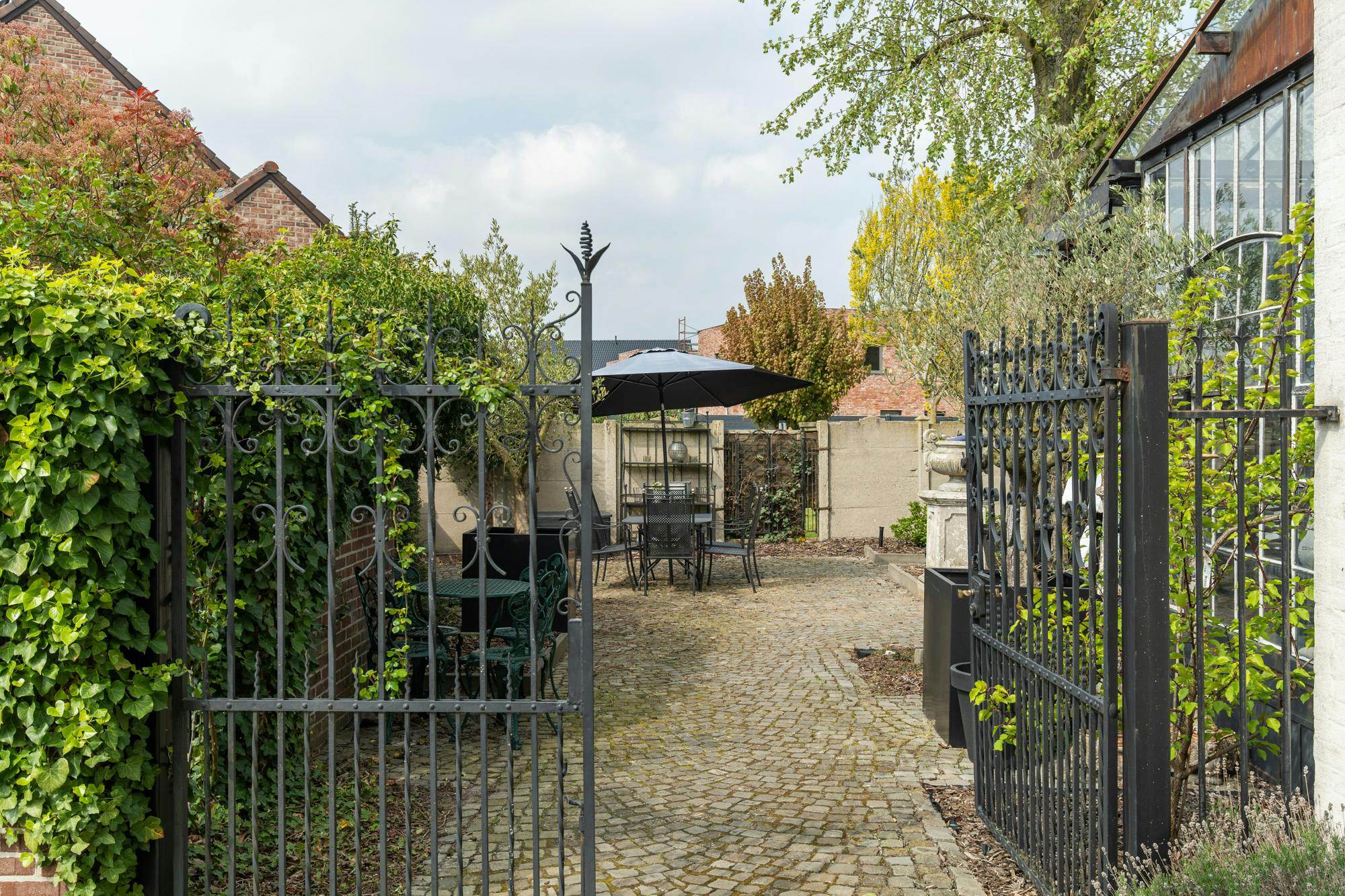 Historic 'Le Petit Chateau' Mansion with Luxury Amenities in Opglabbeek — 18