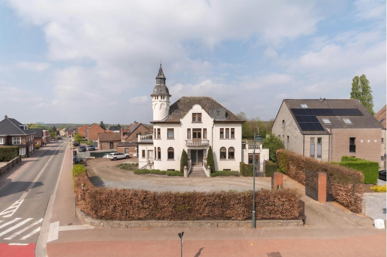 Historic 'Le Petit Chateau' Mansion with Luxury Amenities in Opglabbeek — 21