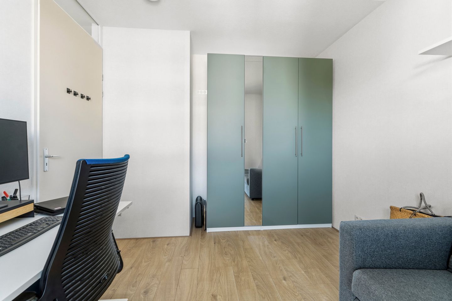 Modern Three-Room Apartment with Private Parking in Nijmegen — 20