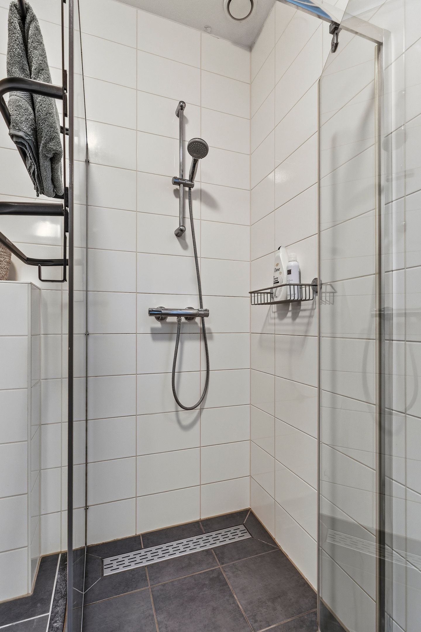 Modern Three-Room Apartment with Private Parking in Nijmegen — 25