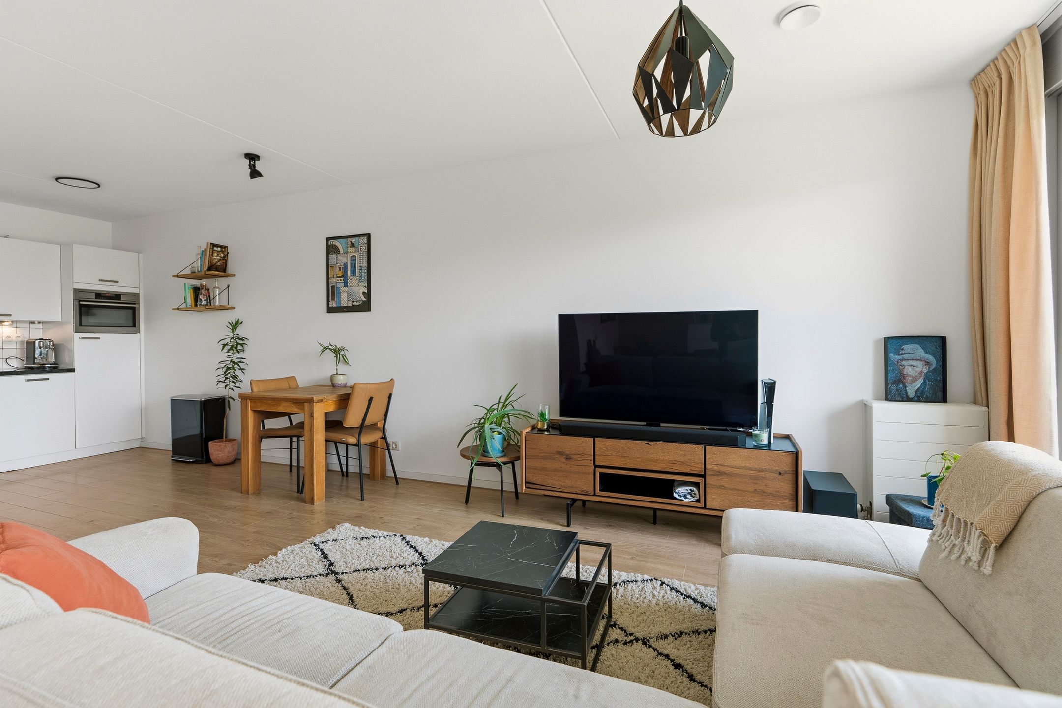 Modern Three-Room Apartment with Private Parking in Nijmegen — 9