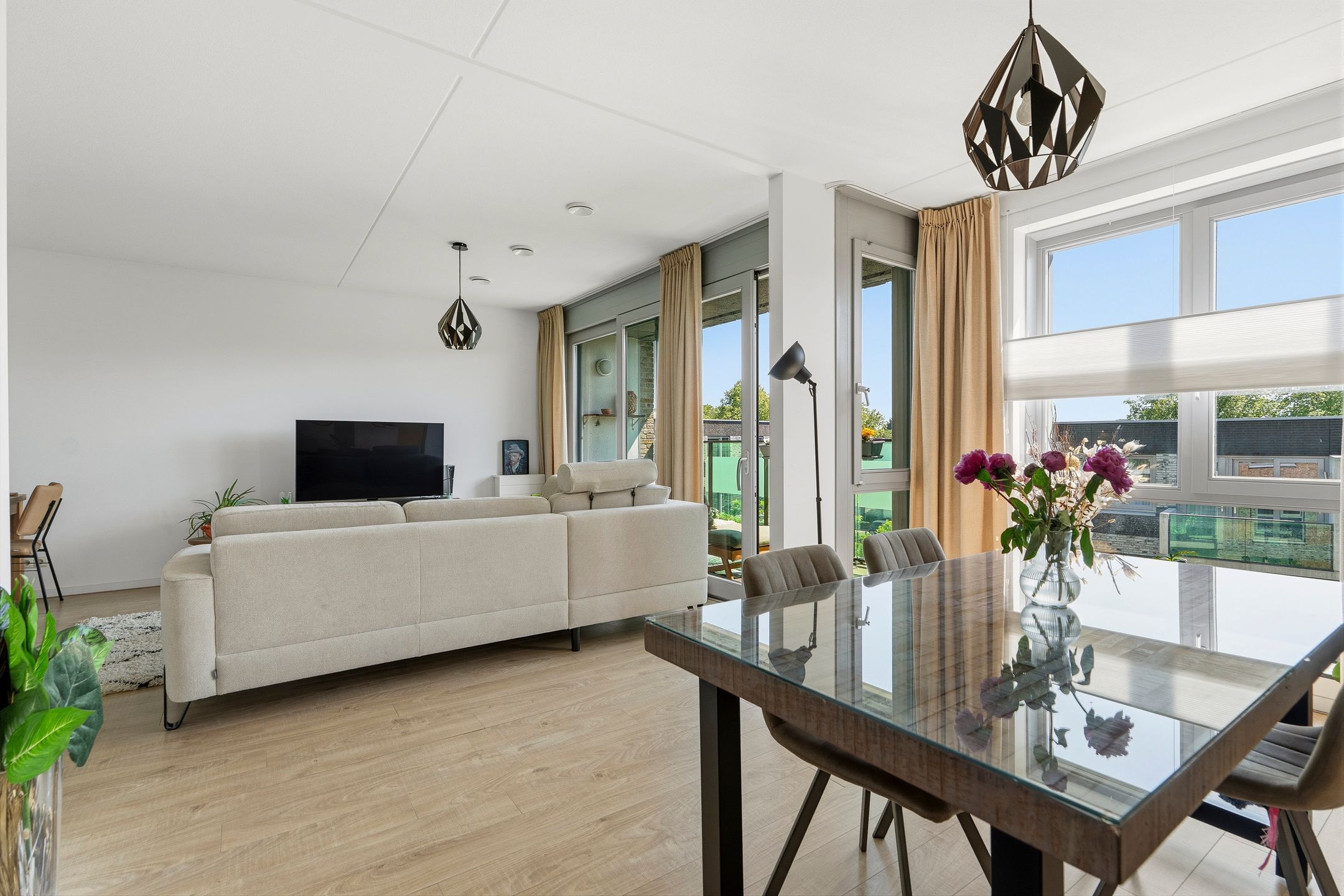 Modern Three-Room Apartment with Private Parking in Nijmegen — 15