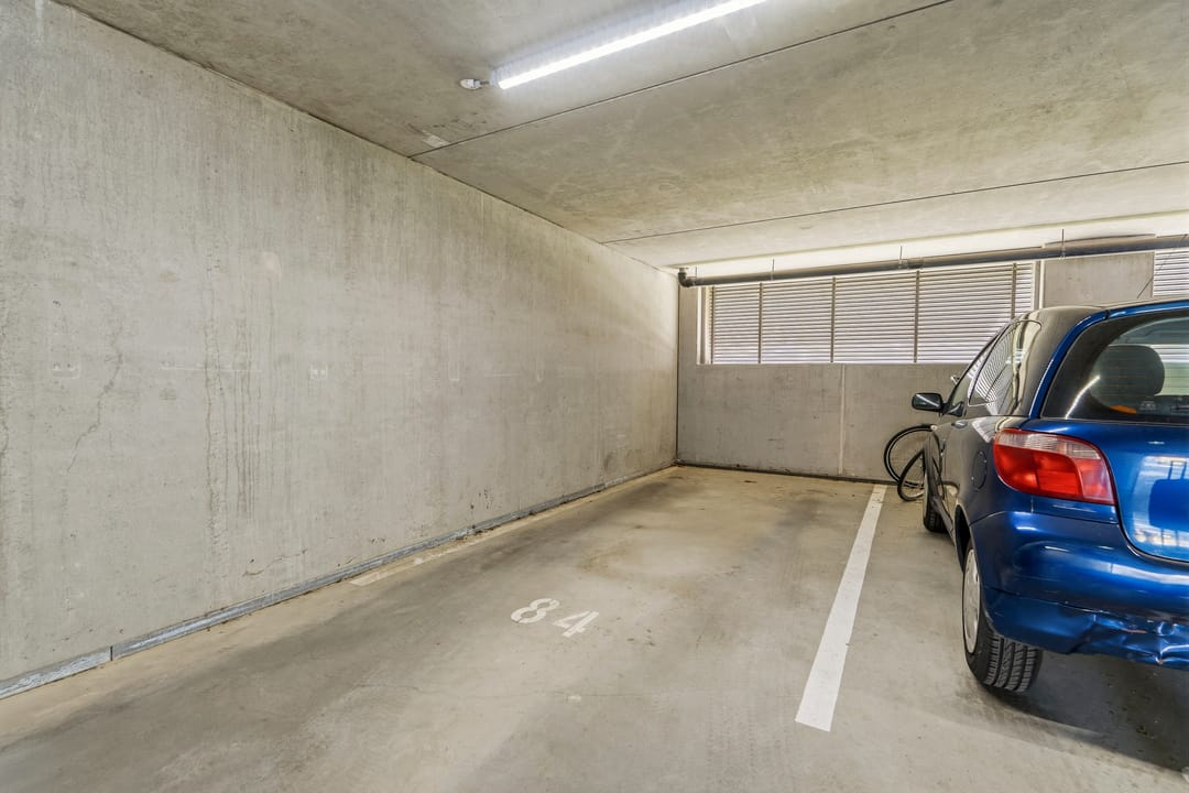 Modern Three-Room Apartment with Private Parking in Nijmegen — 28