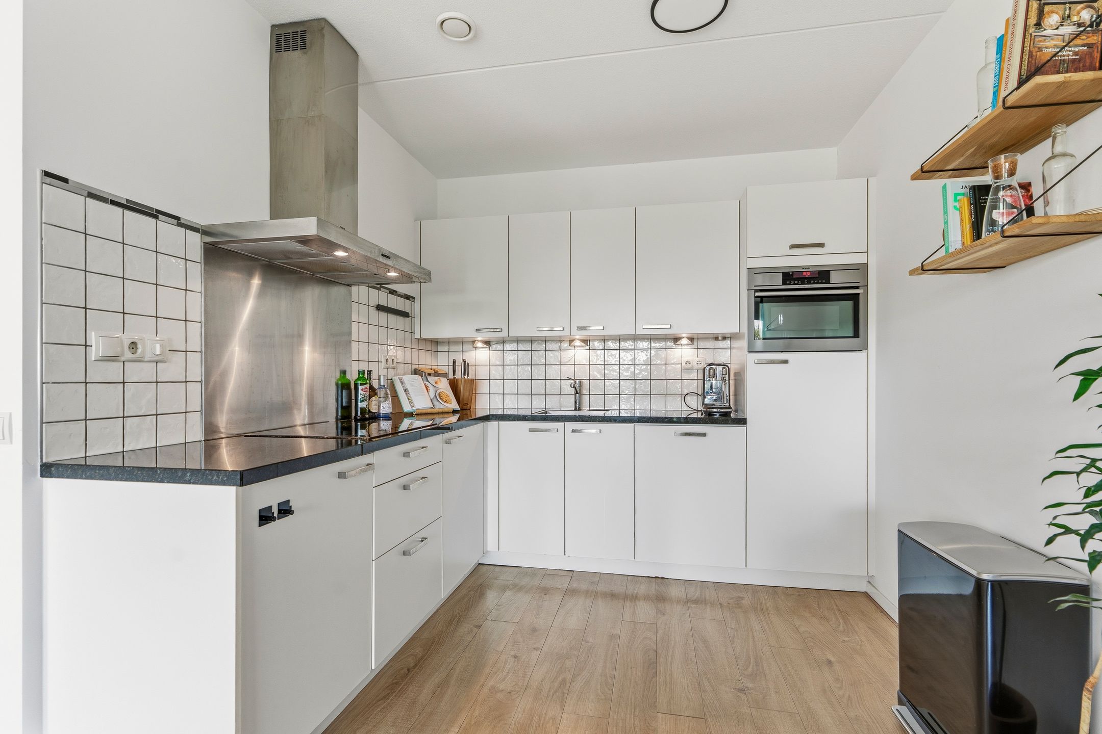 Modern Three-Room Apartment with Private Parking in Nijmegen — 12